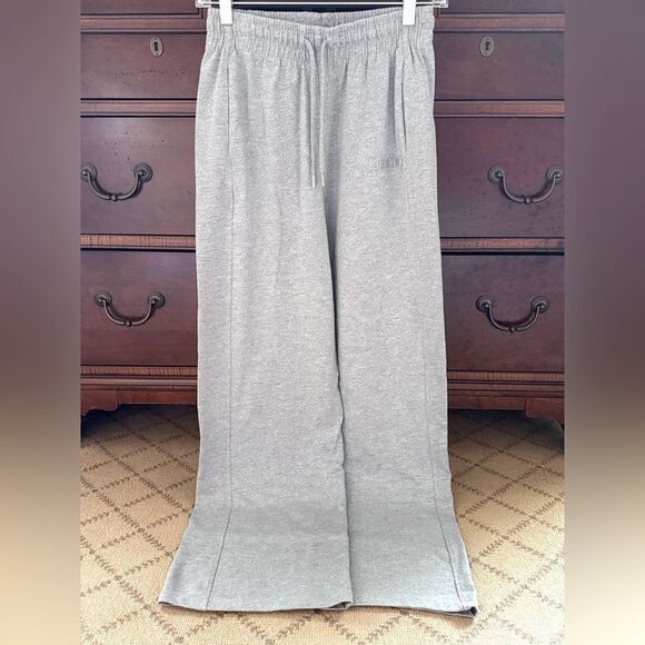 Zara Silver sparkle soft sweatpants with embossed NEW YORK on leg NWOT S - Picture 1 of 11